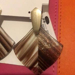 Kendra Scott Jewelry - Kendra Scott Astoria Drop Earrings NWT Kendra Scott Jewelry - Kendra Scott Astoria Drop Earrings NWT